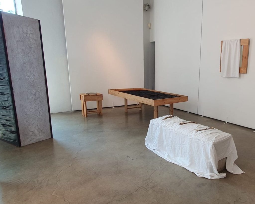 Allestimento mostra finis terrae. viaggio al termine