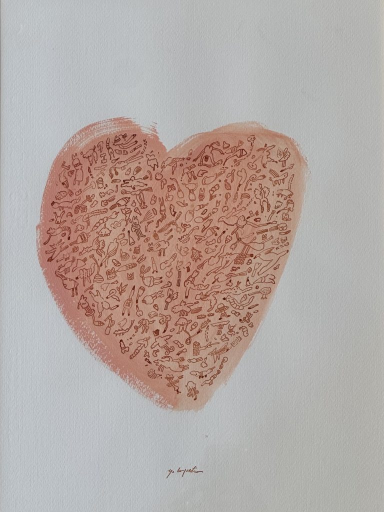 Stati di elevazione esplora il cuore come forma e concetto, tra emozioni intime, ironia, spiritualità e relazioni digitali.